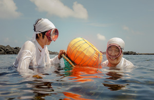 Diving Women of Jeju - © Andy Langton