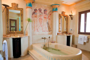 Cleopatra Suite bathroom