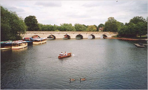Clopton Bridge - by Ken Crosby Commons Wikimedia