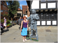 Glynis with the Shakespeare moving statue
