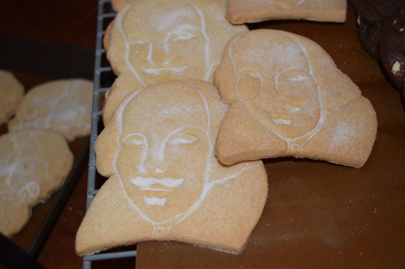 Shakespeare shaped cookie