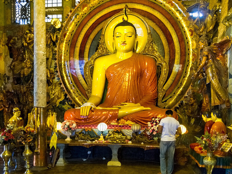 Gangaramaya Temple, Colombo by Dan Lundberg under license CC BY-SA 2.0 via Wikimedia Commons