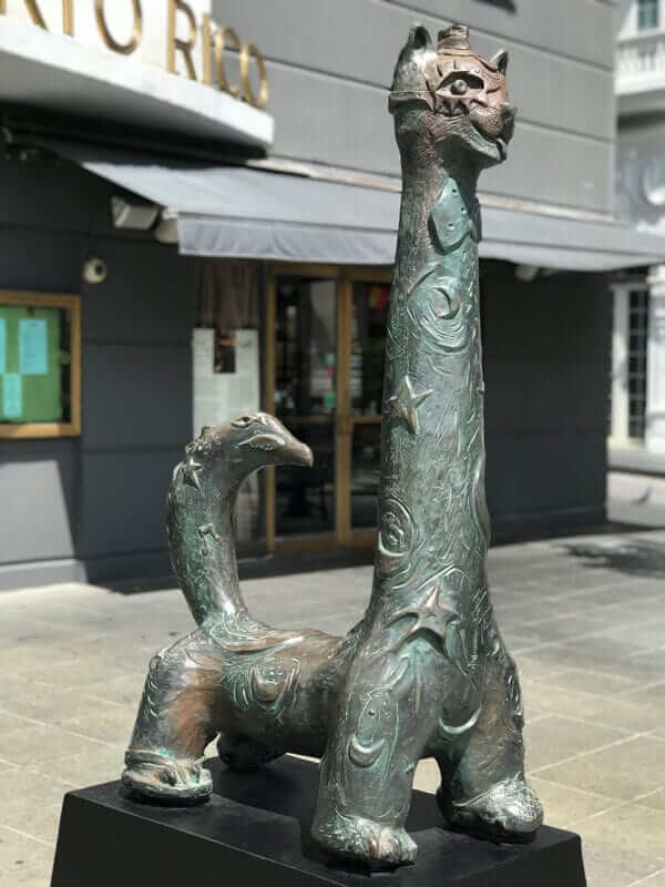 Cat/giraffe sculpture