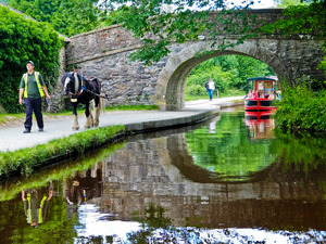 Llangollen canal boat