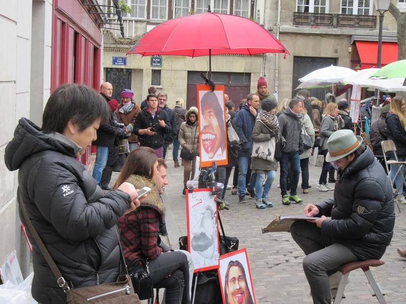 Display artists at work in Place du Tertre