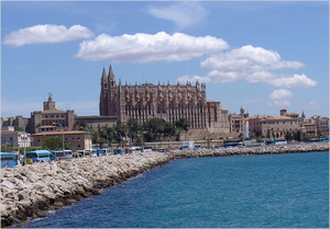 Palma Cathedral by Arno Ho Commons Wikipedia
