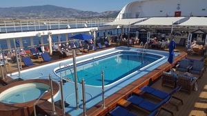 Saga Sapphire - pool deck