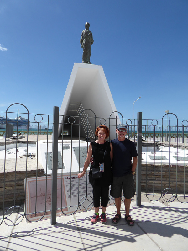Lady Is Staying statue Puerto Madryn