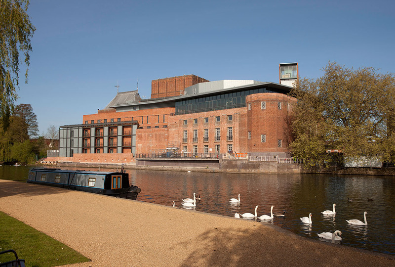 Royal Shakespearte Theatre and river Avon © RSC