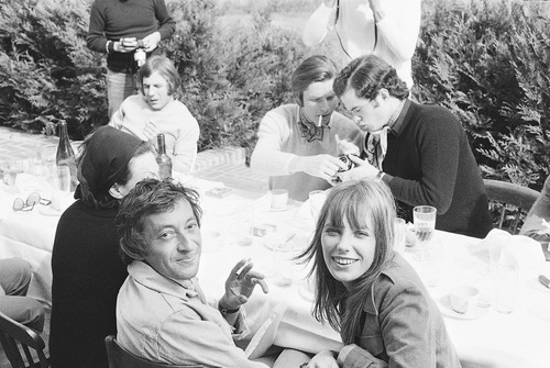 Serge entertaining Jane and Regine during a lunch 1969 © Andrew Birkin