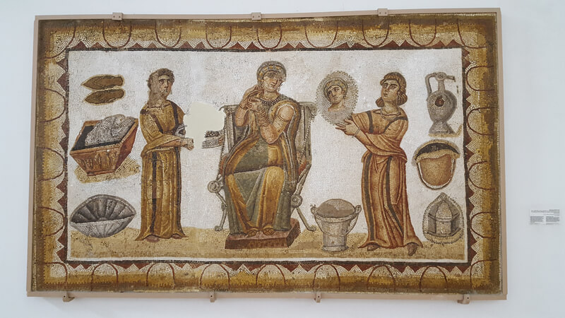 Matron at her toilet, 4th centure CE Carthage - Bardo National Museum