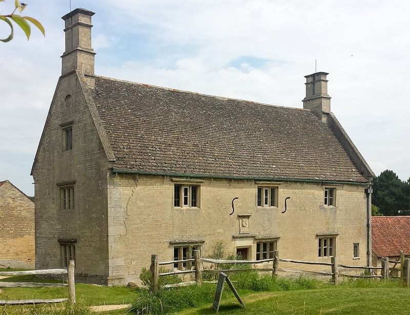 DeFacto, CC BY-SA 4.0 <https://creativecommons.org/licenses/by-sa/4.0></noscript>, via Wikimedia Commons” align=”left”></a>Woolsthorpe Manor is a lovely old stone farmhouse set in the Lincolnshire countryside which was the birthplace and home of Sir Isaac Newton. His famous apple tree is still in the grounds. There is a hands on discovery centre covering the science of some of his discoveries. There is disabled parking close to the ticket office. A wheelchair can be booked prior to the visit. There is wheelchair access to the ground floor with ramps available. There is no access to the first floor, but there is a photograph album available. The rest of the site is accessible and there is a disabled toilet. Paths round the grounds can be uneven with loose gravel. Assistance dogs are allowed and they have a guide book in braille. There is a small shop and also coffee shop serving soups, cakes and hot drinks. There are no concessions for seniors or the disabled, although a carer is admitted free.</p>
<ul>
<li><a href=
