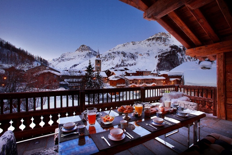 Chalet Marco Polo is one of the amazing foodie chalets in Val d’Isere offered by the London based specialist in luxury chalets, SNO. It has a wine cellar with banqueting space, a fromagerie for cheese tastings, a luxurious dining room and a heated terrace with a BBQ and outdoor kitchen.