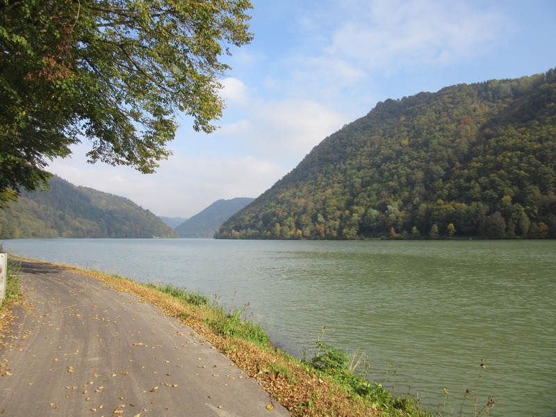 Cycle path along the Danube