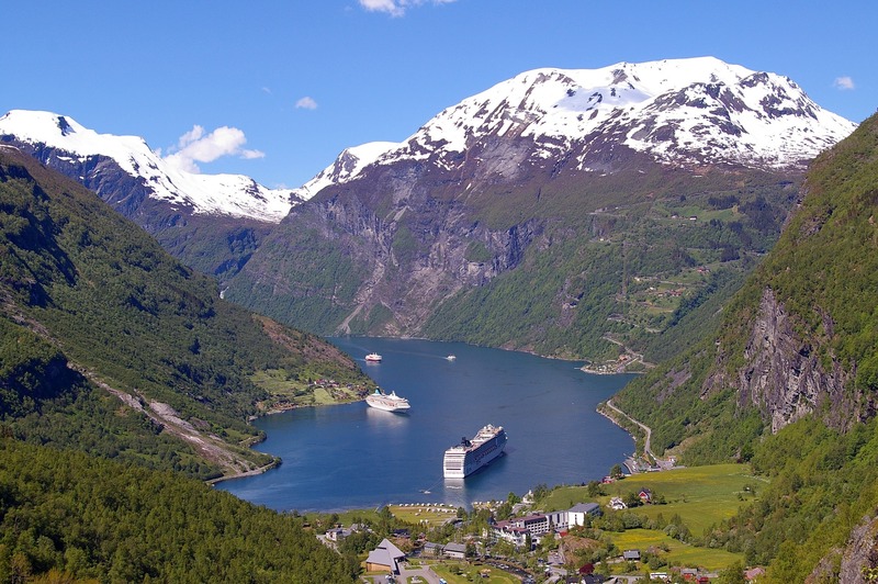 Cruising the fjords 