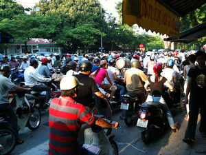 Hanoi traffic - By Dragfyre via Wikimedia Commons