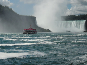 Hornblower cruise boat - Niagara Falls