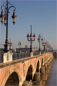 Bordeaux Pont de Pierre by Olivier Aumage Wikimedia Commons