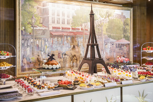 Desserts display - photo courtesy Rainer Witzgall