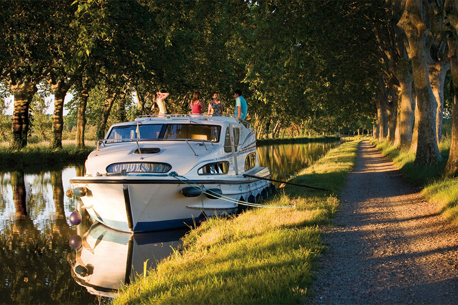 le boat canal cruises france