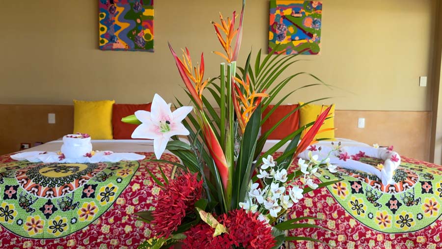 Colourful guest room Alma del Pacifico
