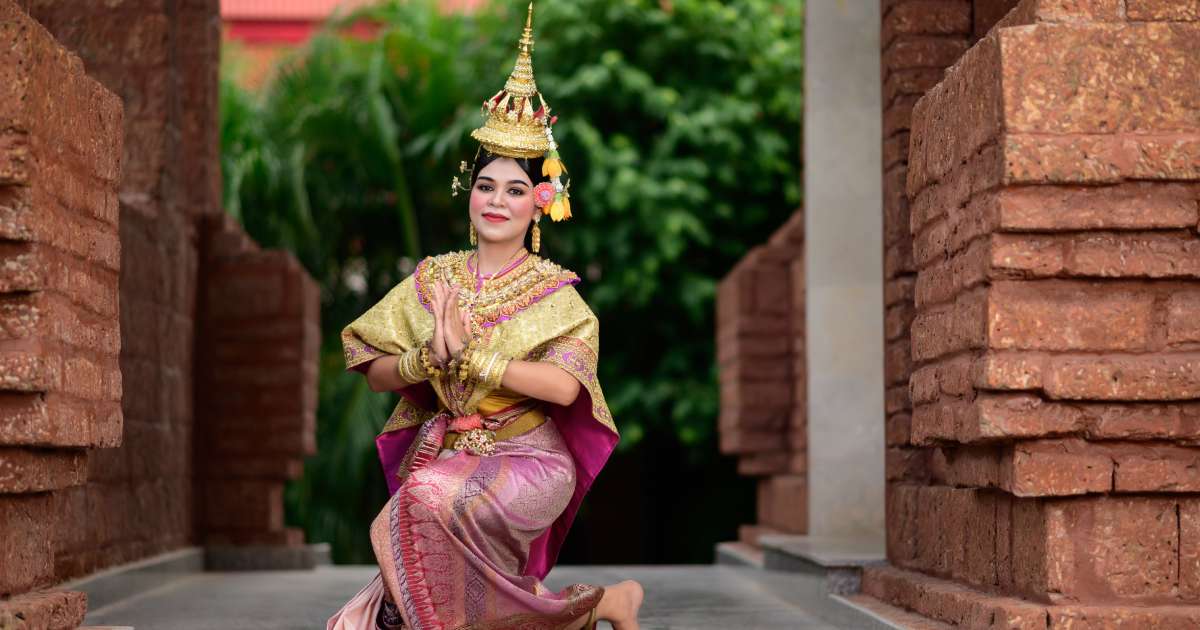 Thailand Dancing in masked khon Benjakai | Holidays to Thailand for over 50s couple and family