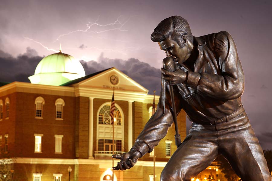 Elvis Homecoming Statue in Fairpark