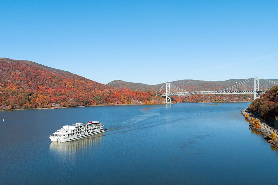 Hudson River fall sailing (credit American Cruise Lines)