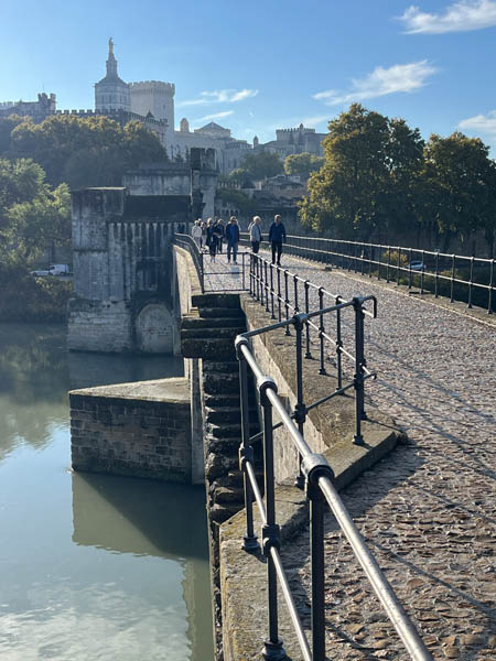 Sur le Pont d'Avignon