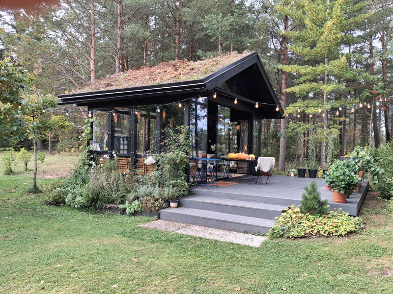 Small restaurants beside the beach are a feature of the coast