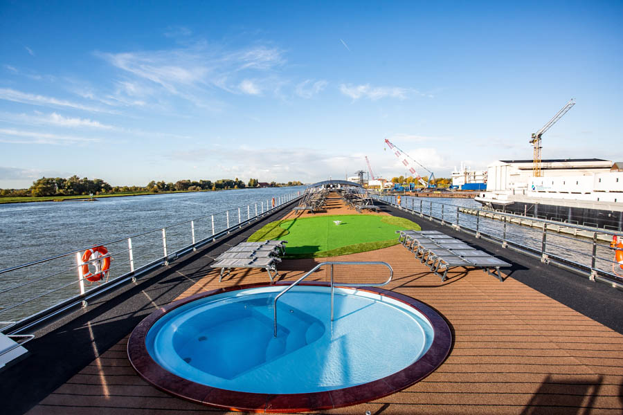 Thomas Hardy sun deck