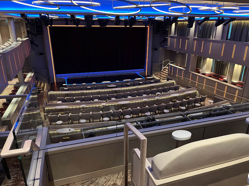 Venetian Lounge on Silver Ray