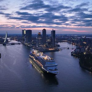 article-JW-pic-1-Rotterdam-VII-arrives-Rotterdam