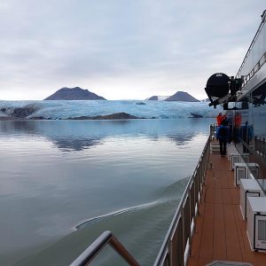 articles-SN-The Wildlife and Glacier cruise on an electric catamaran in one of the options from Longyearben.3  Steve Newman